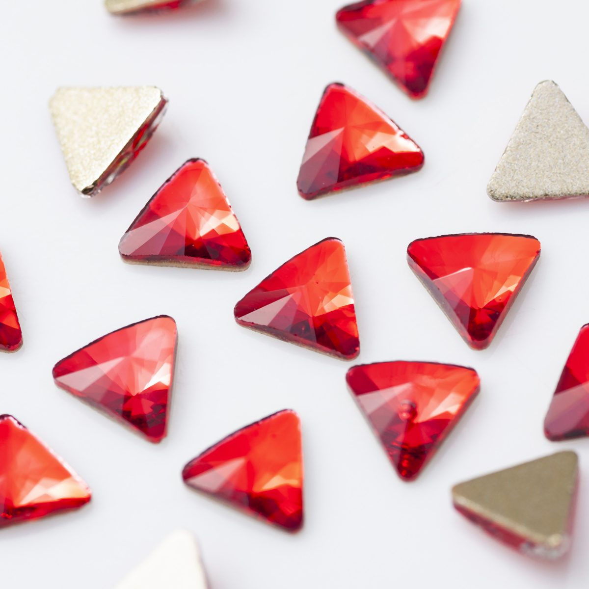 100pcs Triangles 5mm Different - đánh giá và giá Craft And Art Difference