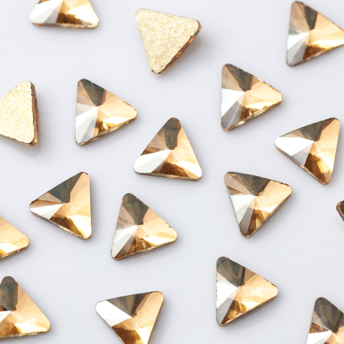 100pcs Triangles 5mm Different - đánh giá và giá Craft And Art Difference